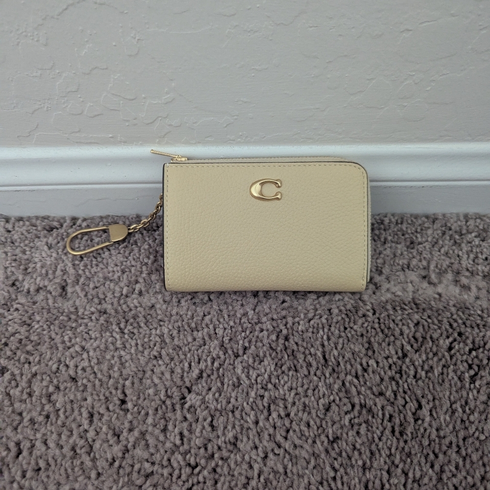 Coach L Zip Essential Key Case in Moonlight